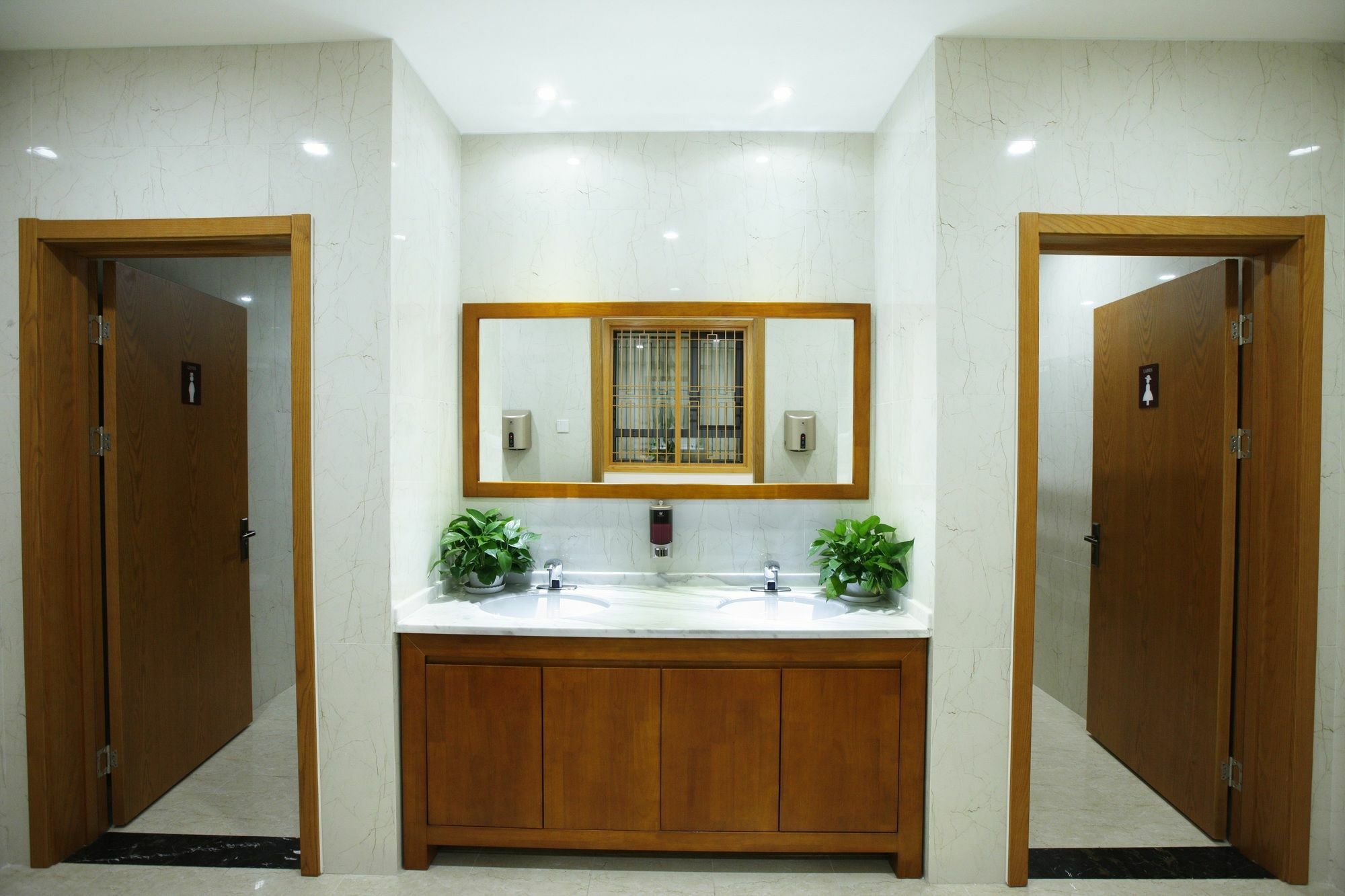 Beijing Dongdan Hotel Near Wangfujing Street,Tian'Anmen Square,The Forbidden City,Free Self-Service Laundry Room Buitenkant foto